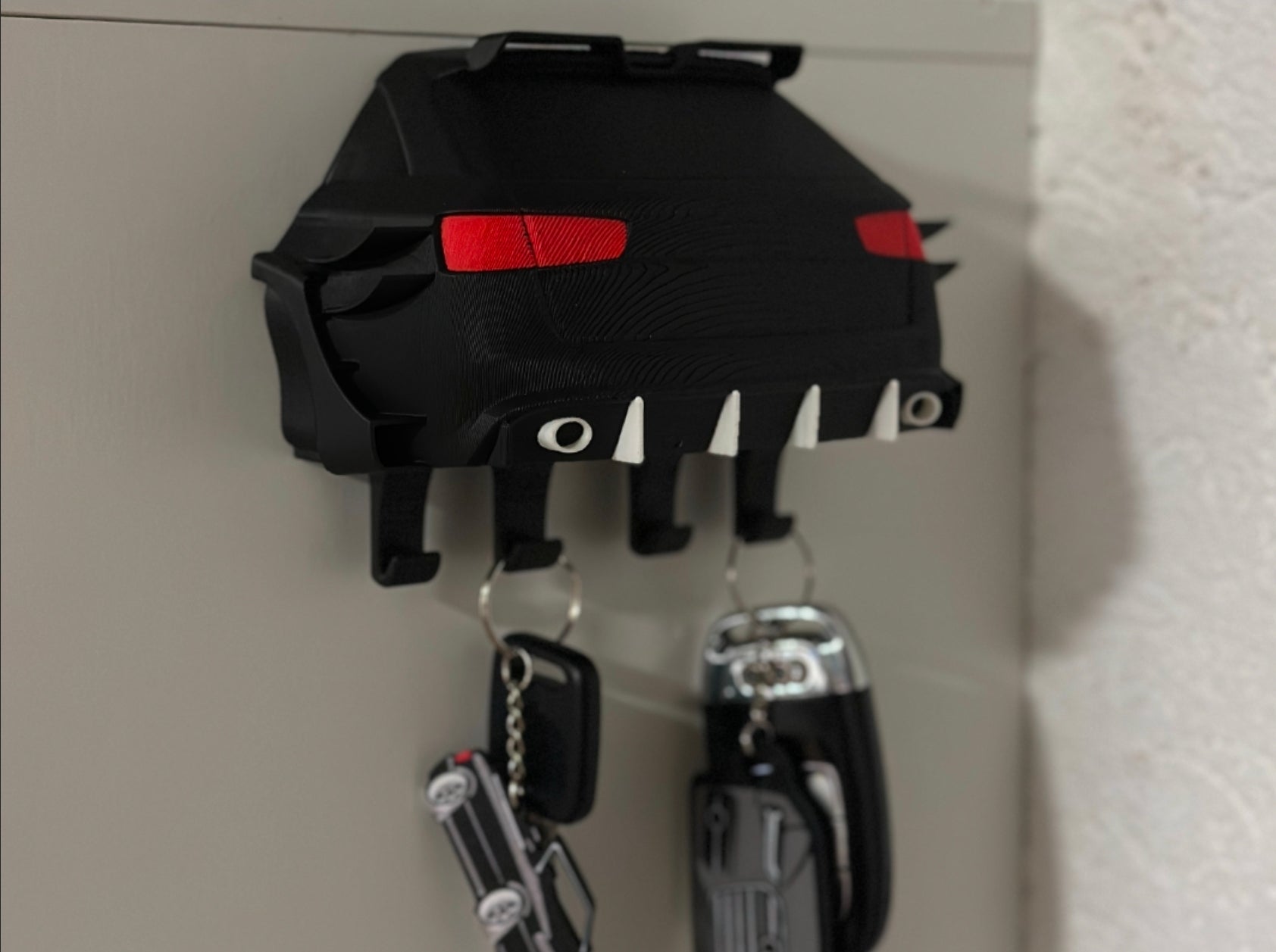 German Sedan Rear-End Key Holder – 3D Printed Wall Mount with Tail-Light Design